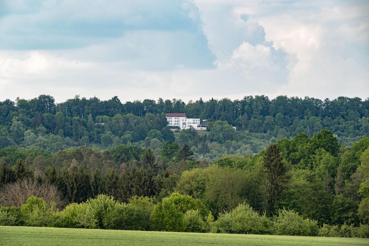 Hotel Pfefferburg Schonaich ภายนอก รูปภาพ